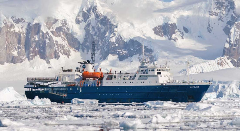 Antarktyda – wyprawa śladami humbaków grudzień 2027 M/V Ortelius